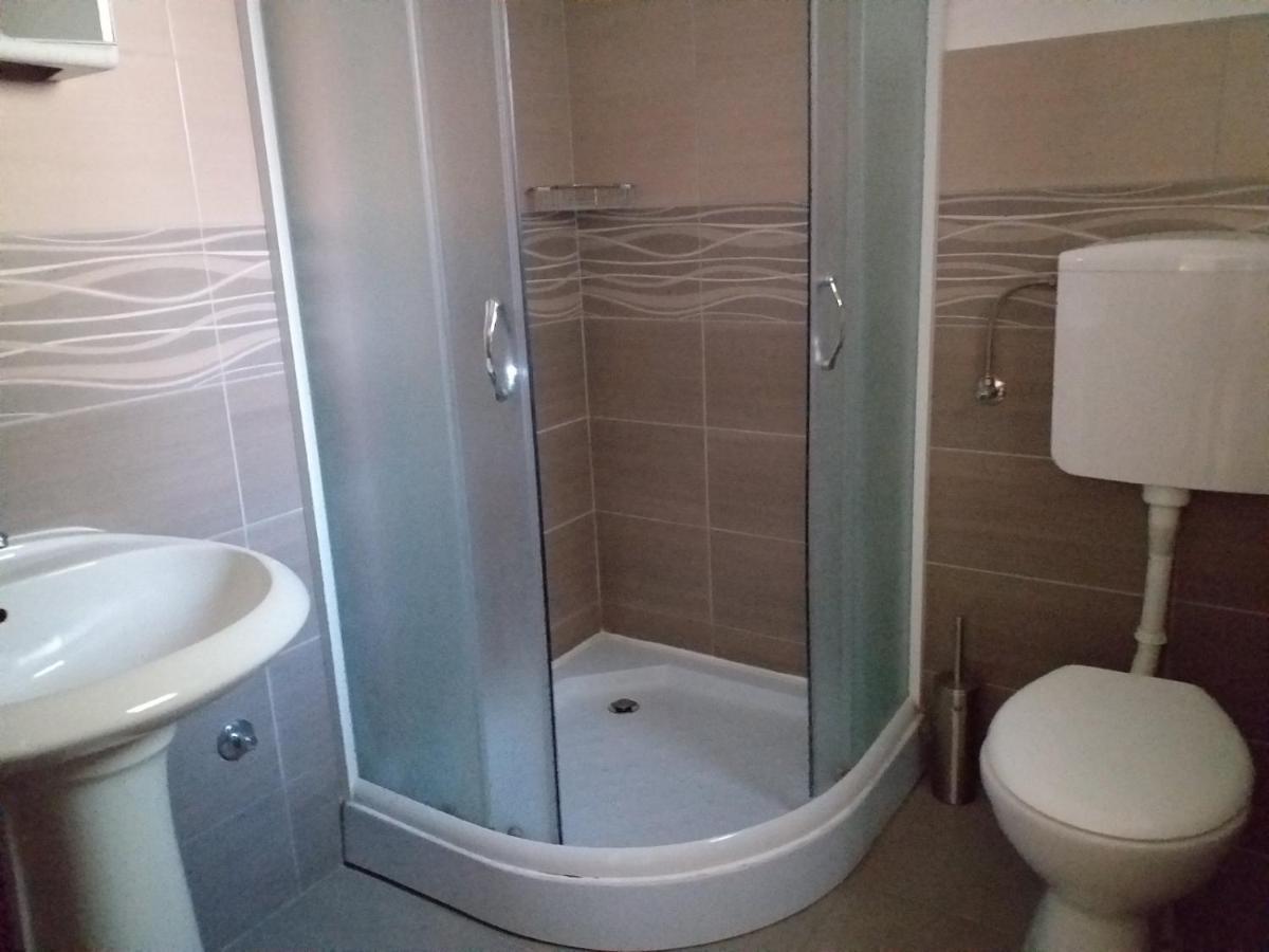 סרמסקי קרלובצ'י Zeravica Rooms B&B מראה חיצוני תמונה