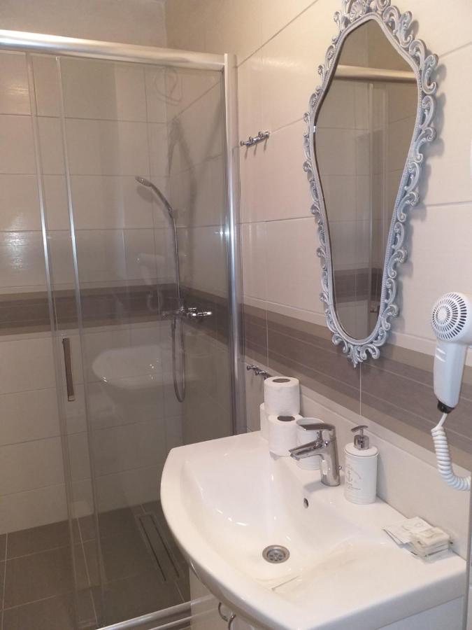 סרמסקי קרלובצ'י Zeravica Rooms B&B מראה חיצוני תמונה