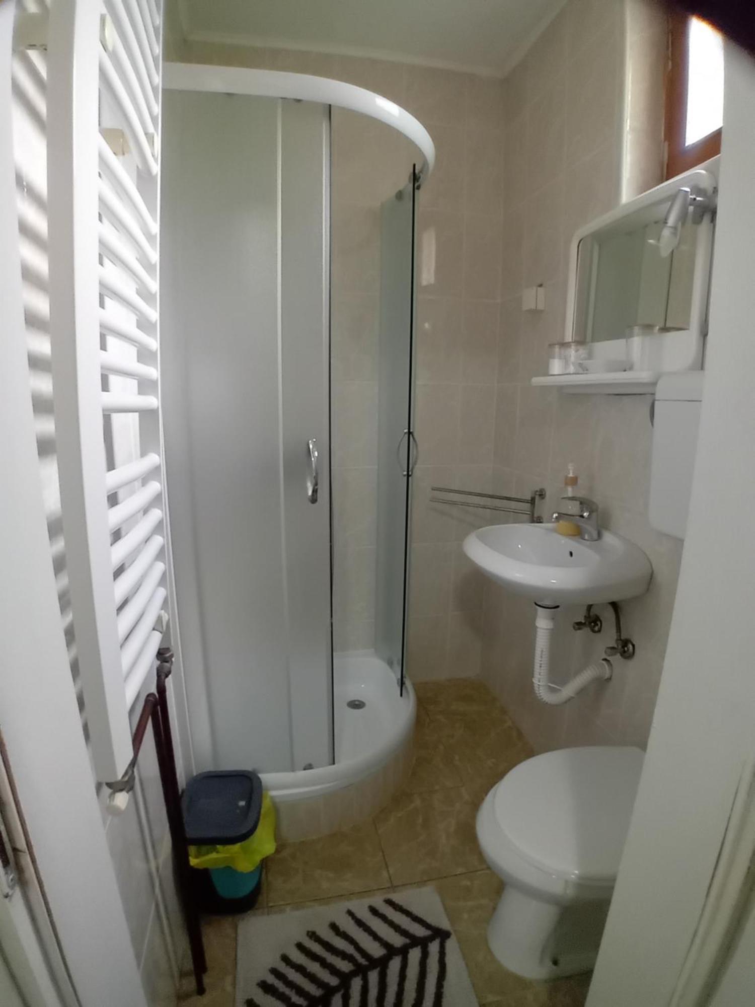 סרמסקי קרלובצ'י Zeravica Rooms B&B מראה חיצוני תמונה